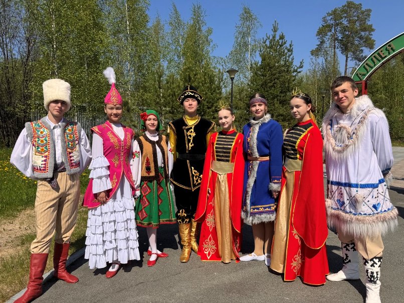 «Венок Дружбы» на Аллее Дружбы в День России